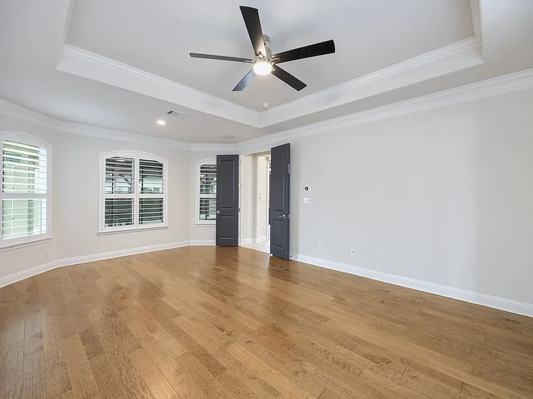 918 Sydney Ln — Photo 15