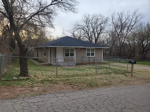 504 S Walnut St — Photo 11