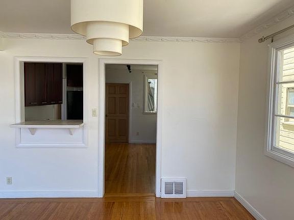3rd image of 1653 Lombard St