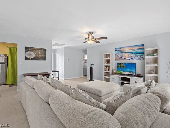 5th image of 4262 Island Cir #1
