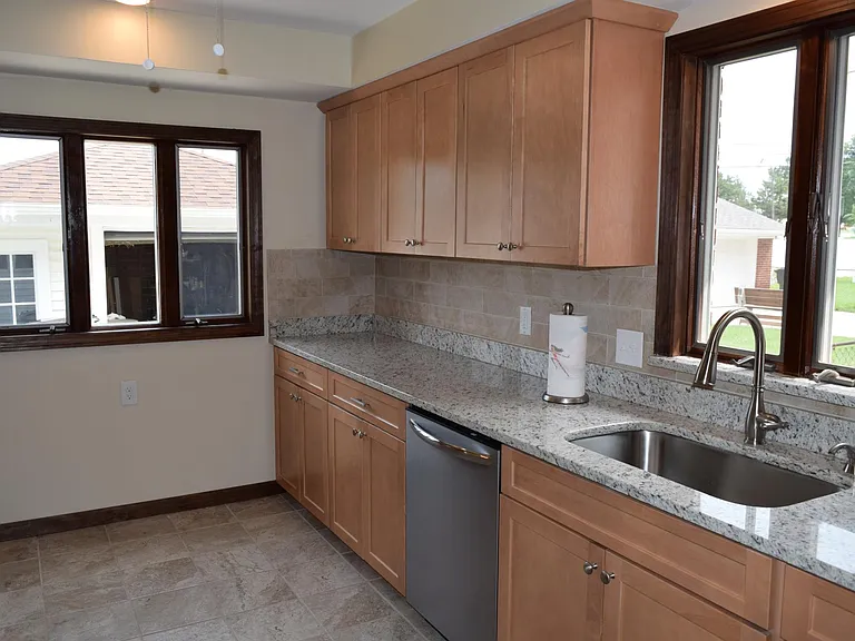 2459 Medford St — Photo 5