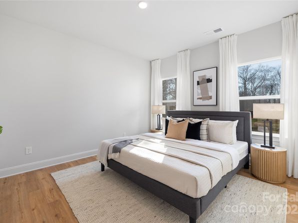 charlotte-north-carolina-452269501 picture