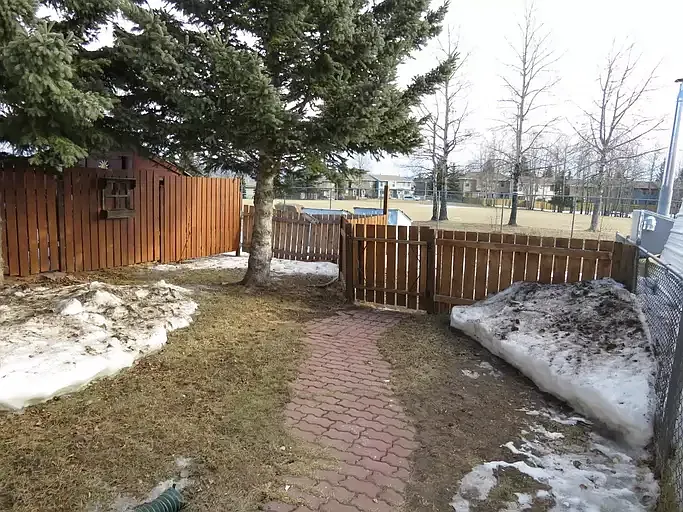 3 bed, 1.0 bath, $1,600 — Photo 2
