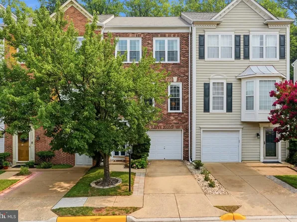 5439 Summer Leaf Ln, Alexandria, VA 22312