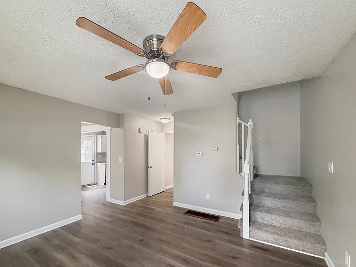 3 bed, 1.5 bath, 1152 sqft, $1,495 — Photo 4