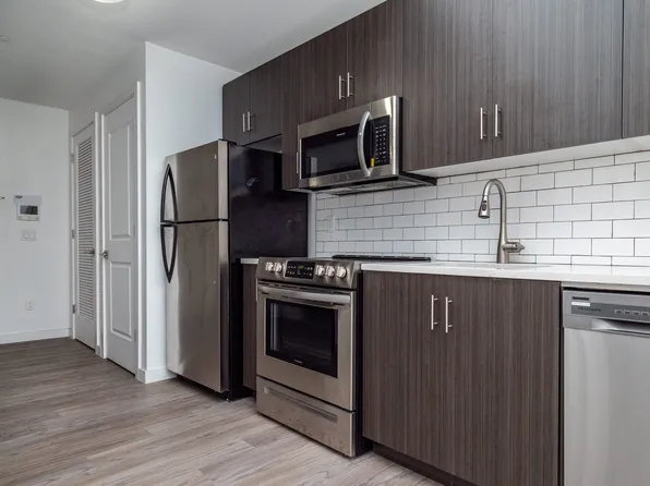 201 Cornelison Avenue image 2 of 12