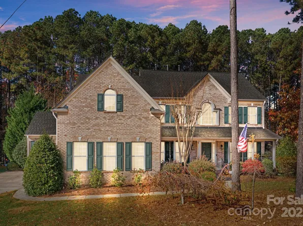 213 Beech Bluff Dr, Mount Holly, NC 28120