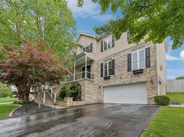 125 Edgewood Dr, New Stanton, PA 15672