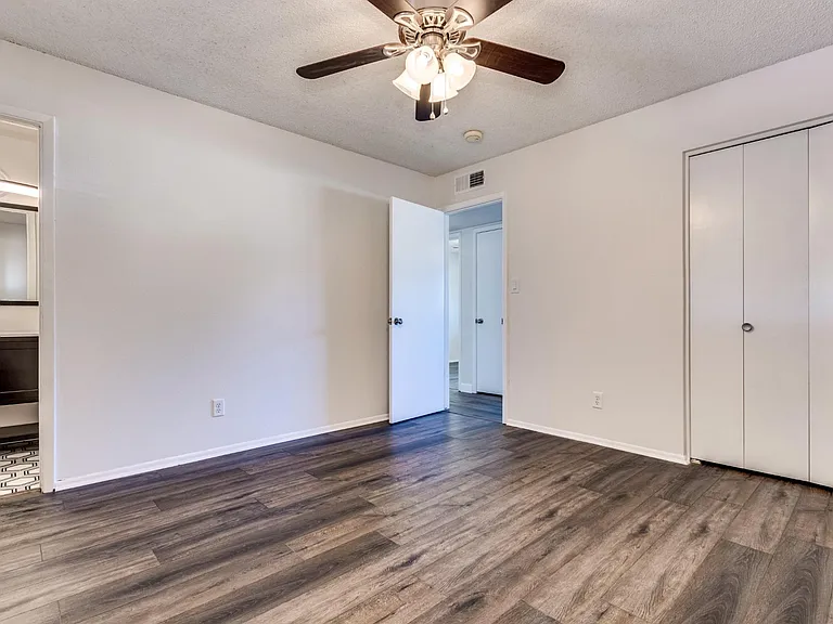 633 E Malibu Dr — Photo 12