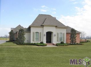 383 Silvery Ln, Port Allen, LA 70767