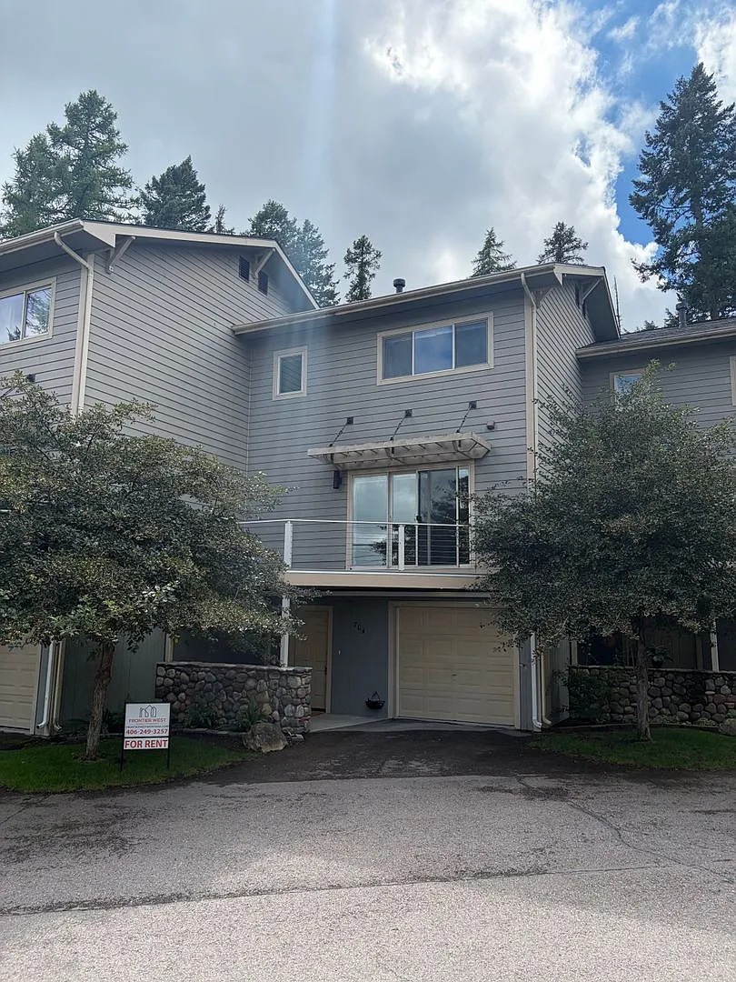 3 bedroom home with deck views of the lake and mountains in Lakeside! — Photo 1
