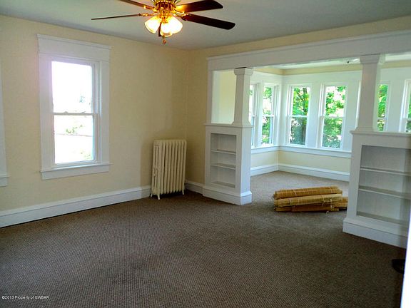2nd image of 109 Kossack St #2