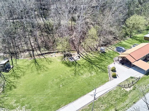 965 McComas Branch Rd, Milton, WV 25541