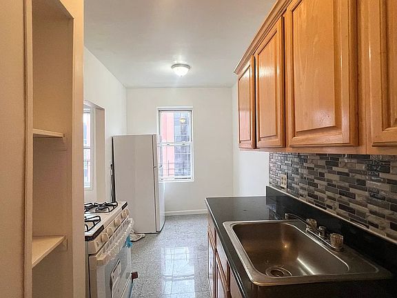 4th image of 3620 Parsons Blvd #B