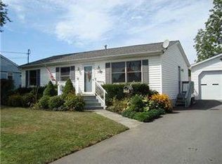 6035 Wallace Ave, Newfane, NY