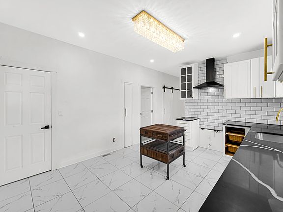 3rd image of 1146 Maryland St