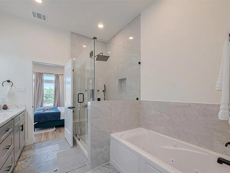 2909 Nagle St — Photo 16