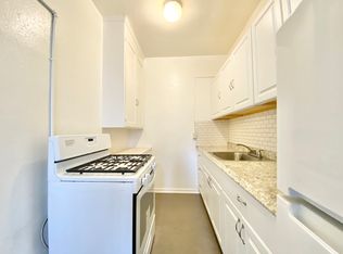 842 S Hobart Blvd #207, Los Angeles, CA 90005