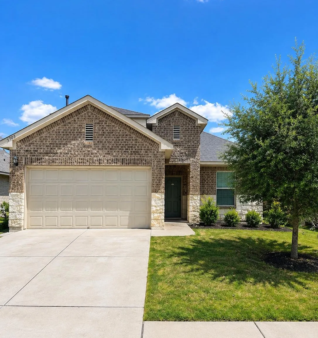 4 bed, 3.0 bath, 2322 sqft, $2,300 — Photo 3