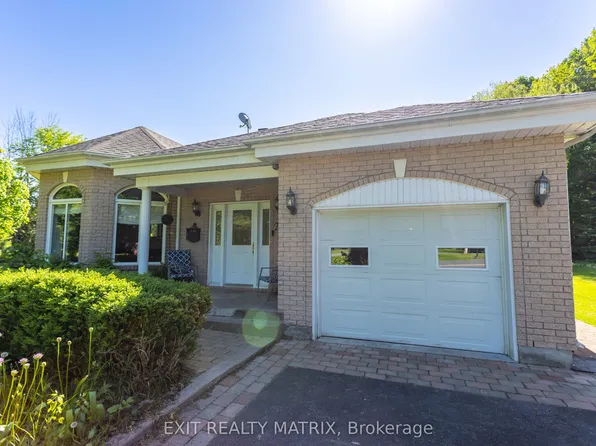 2779 Maplewood Dr, Champlain, ON K6A 2R2