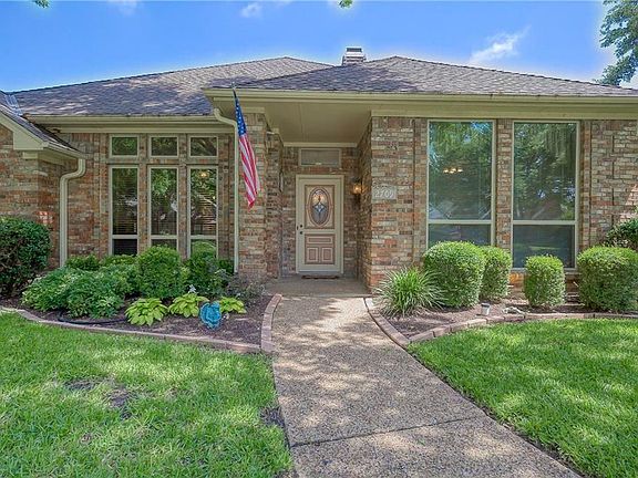 3rd image of 2709 Safari Cir