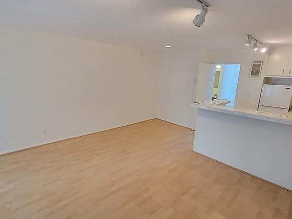 5th image of 358 S Rexford Dr #105