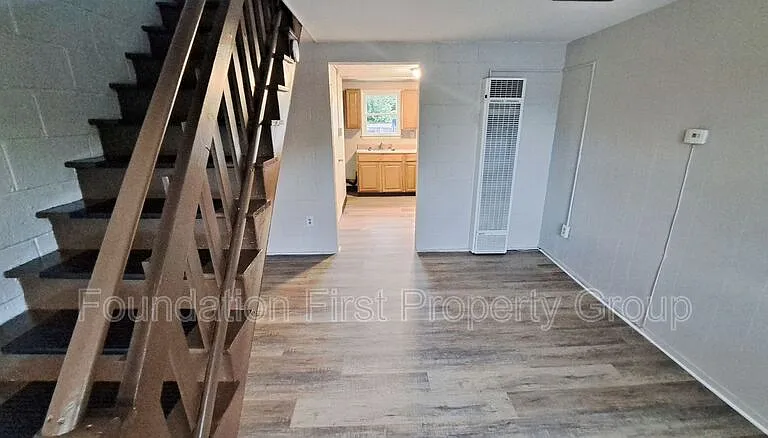 240 W High St #10 — Photo 8