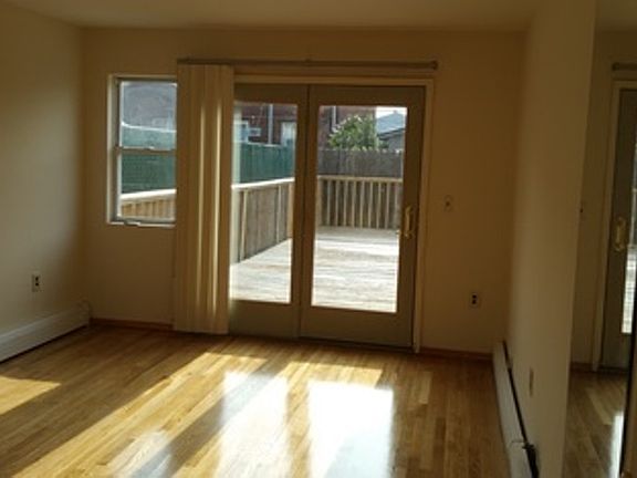 4th image of 182 Wellbrook Ave