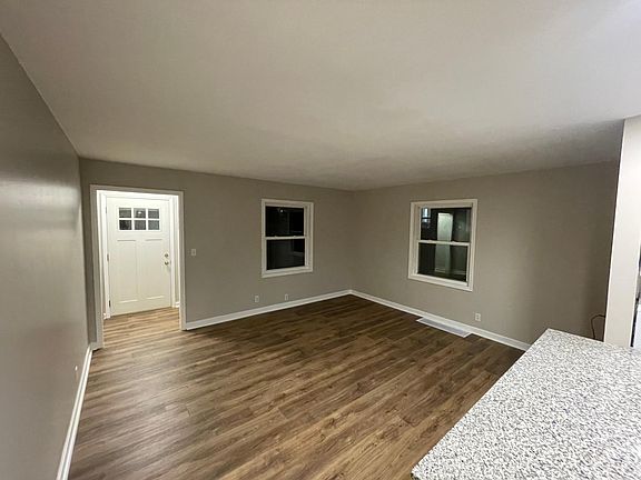 3rd image of 1418 Lake St NE