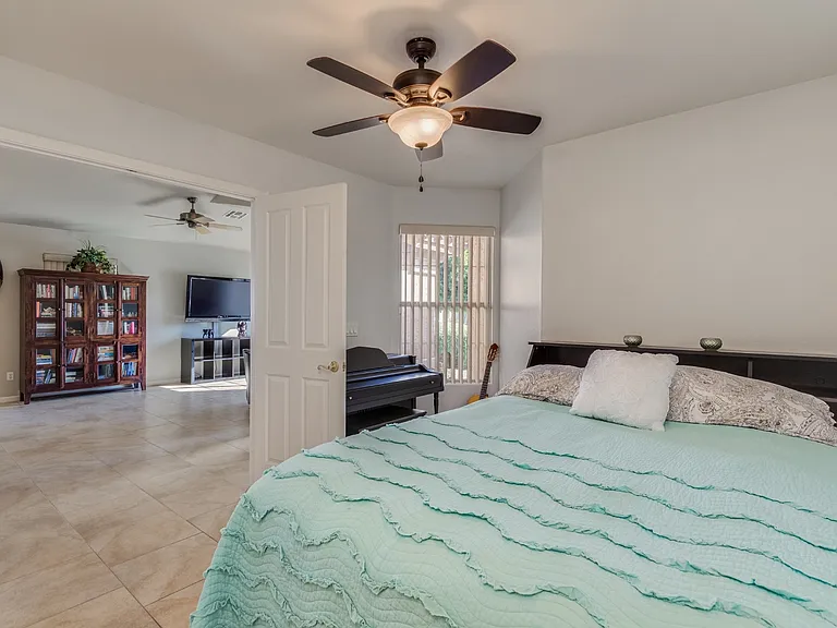 718 W Douglas Ave — Photo 12
