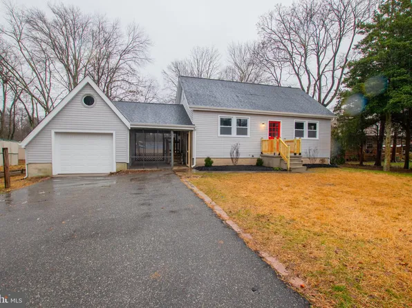 410 W Academy St, Clayton, NJ 08312