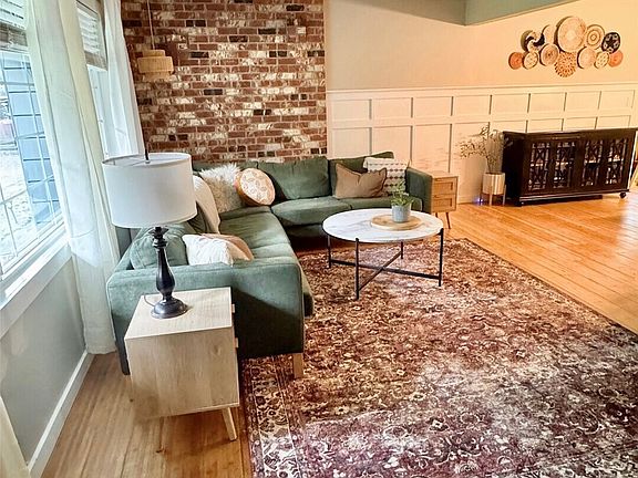 3rd image of 5014 21st Avenue SE
