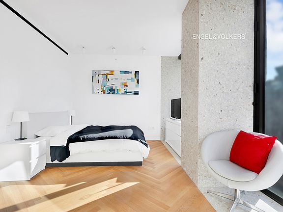 4th image of 16 W 40th St #17C