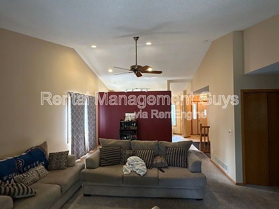 4th image of 726 E Nicollet