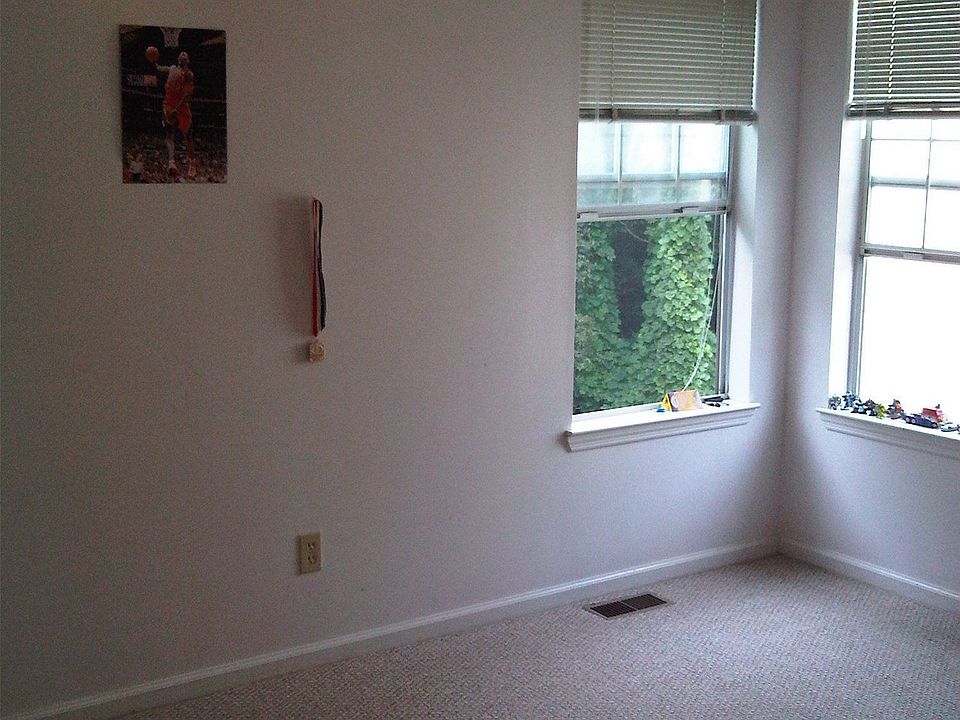 second bedroom (new berber carpet)