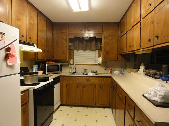 2nd image of 1010 Beechcraft Ave