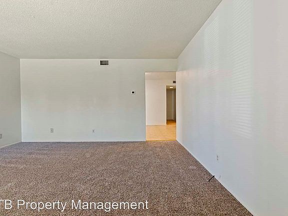 5th image of 301 Montrose Dr APT B