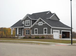 2355 Kinnrow Ave NW, Grand Rapids, MI 49534