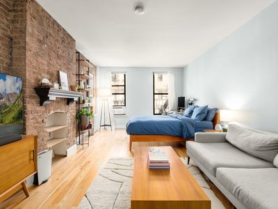 428 W 46th St APT 1A, Manhattan, NY, 10036