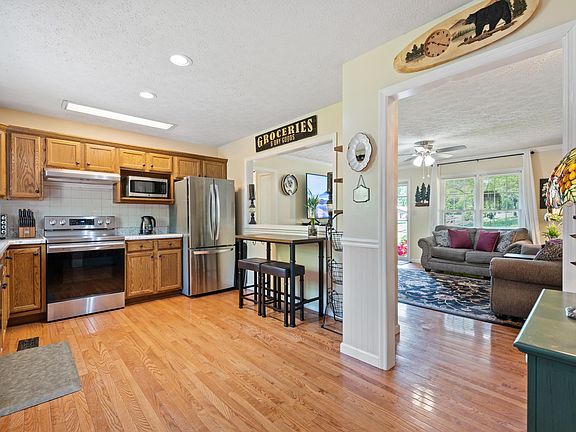 5th image of 5209 Woods Way