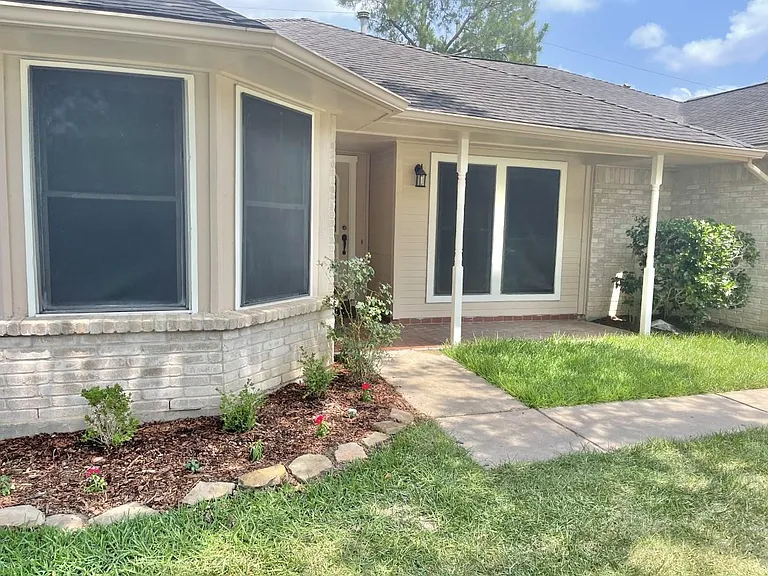 8646 Sunny Ridge Dr — Photo 2