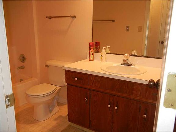 5th image of 3630 Woodglen Way