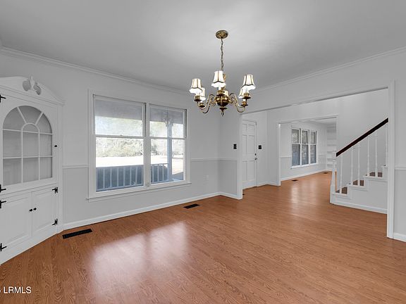 4th image of 65 Boyles Ln