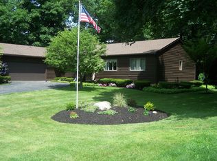 3 Melissa Ln, Penfield, NY 14526