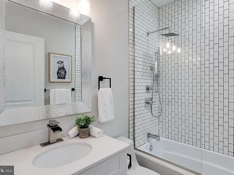 1825 Ginnodo St #1R — Photo 24