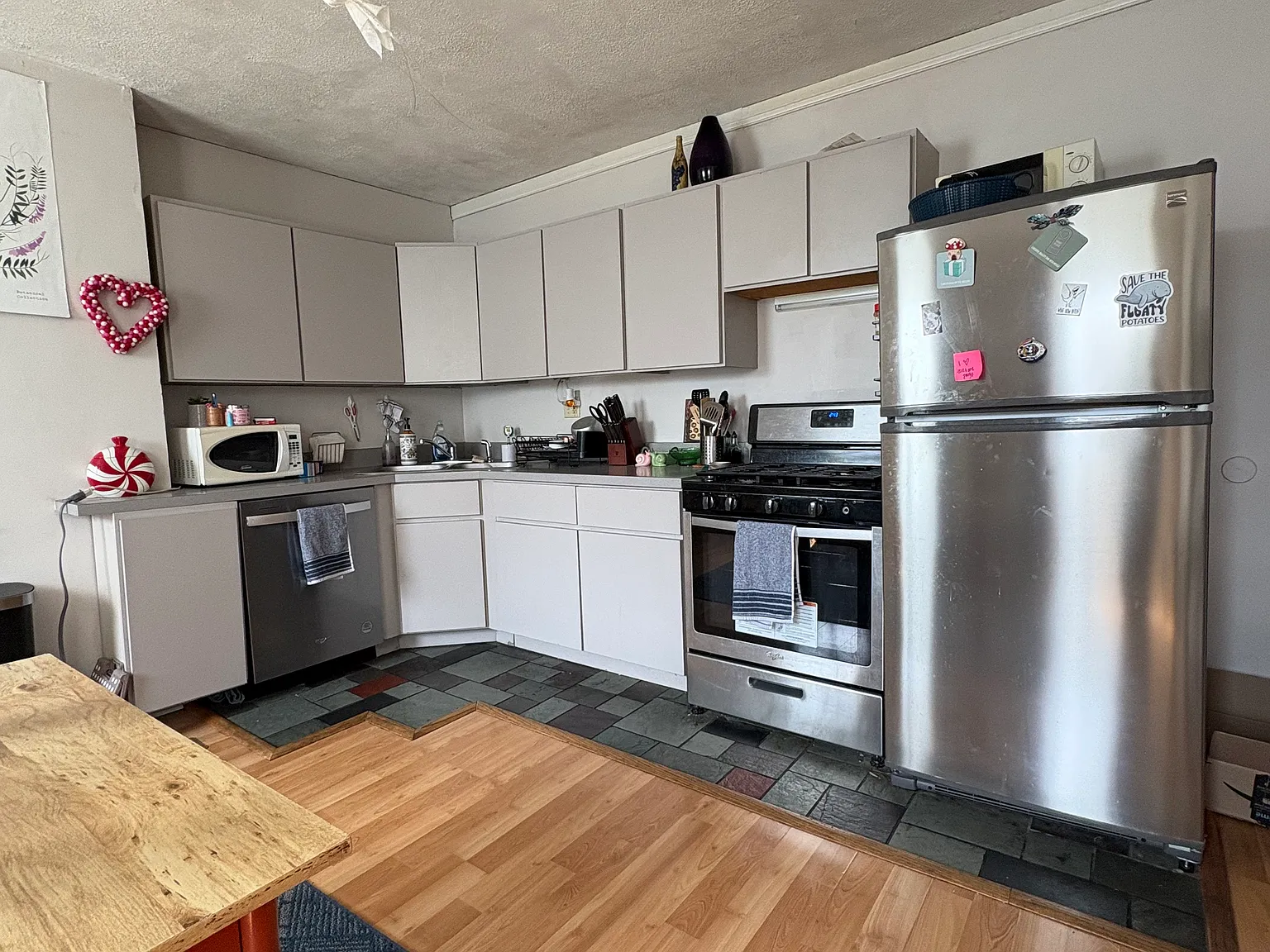 4 bed, 1500 sqft, $3,080 — Photo 2