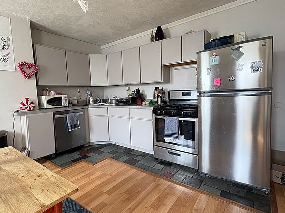2nd image of 2732 Coy St