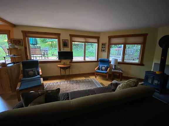 South side of living/dining area