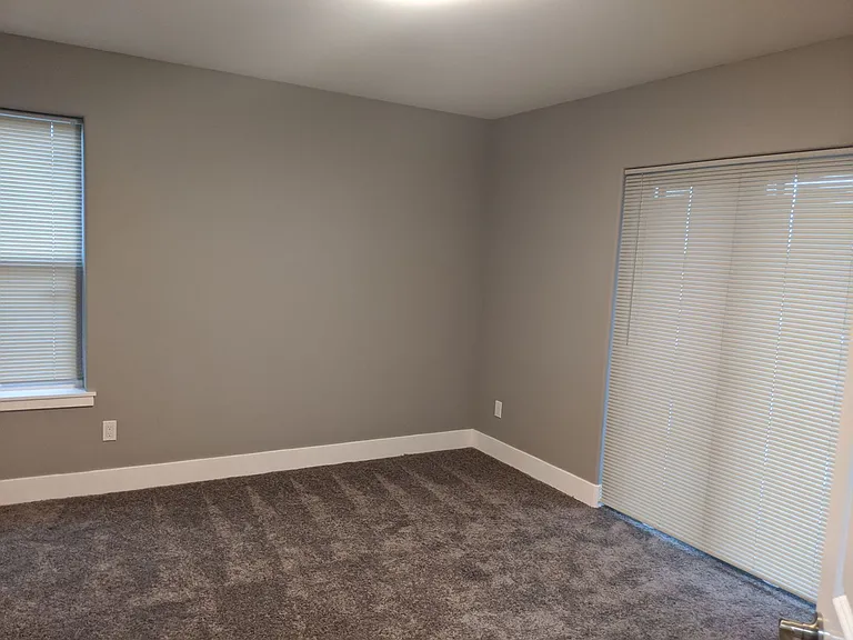 7655 Parkland Dr — Photo 2