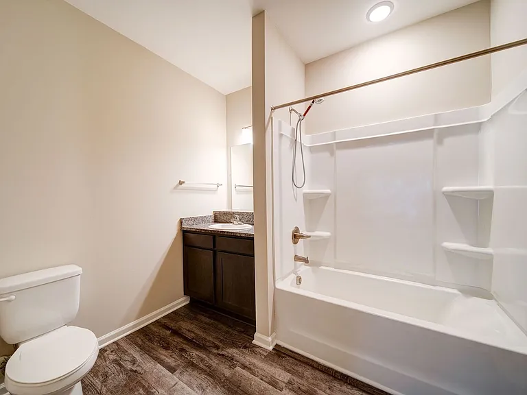 Hyde Glen Apartments — Photo 11